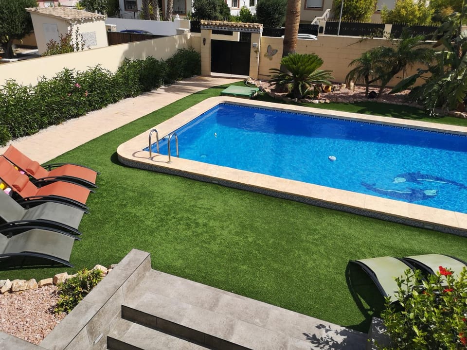 Swimming pool
