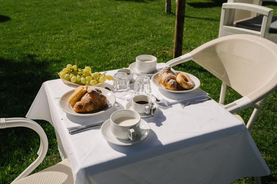 Food and drinks, Breakfast, Continental breakfast