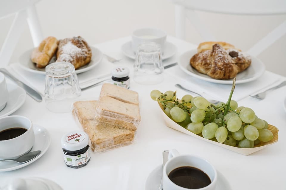 Food and drinks, Food, Breakfast, Continental breakfast
