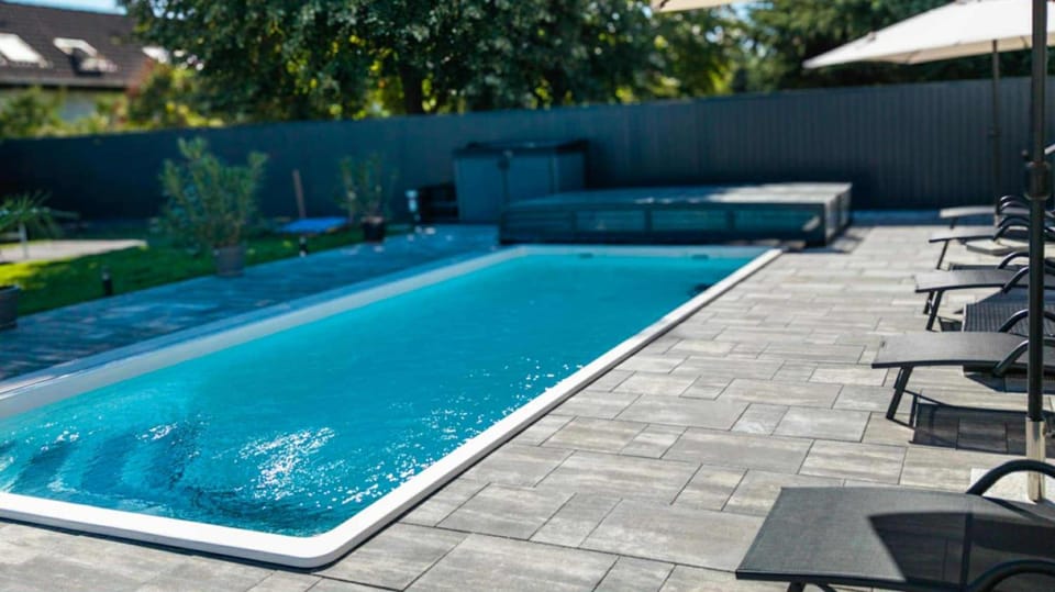 Pool view, Swimming pool, sunbed