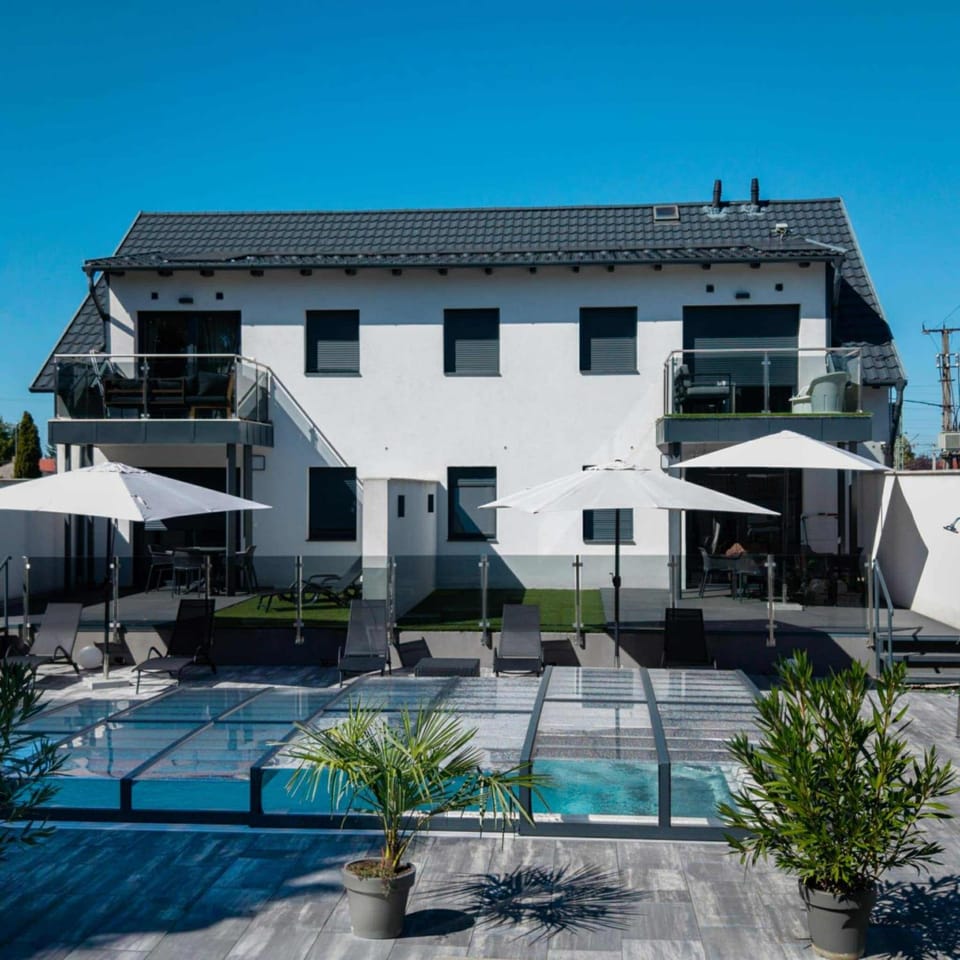 Property building, Day, Pool view, Swimming pool, sunbed