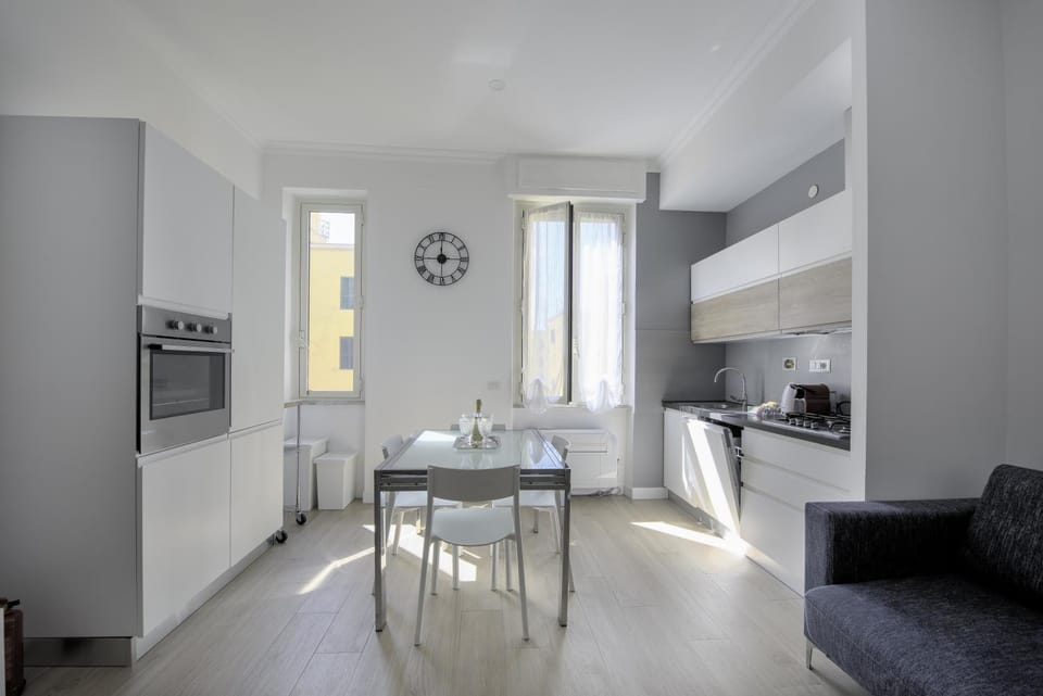Kitchen or kitchenette, Living room, Seating area, Dining area, pet friendly, stove