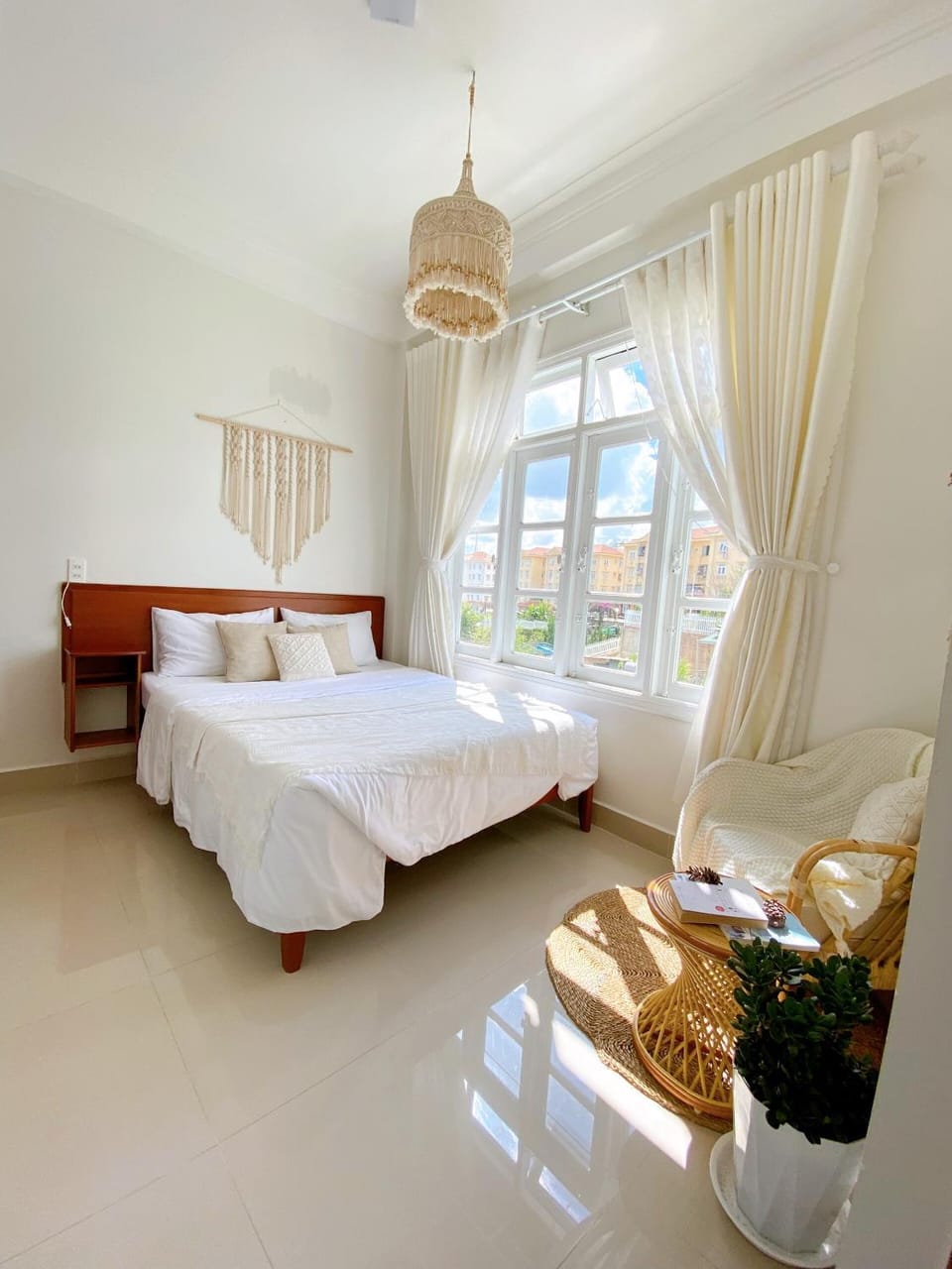 Bed, Photo of the whole room, Decorative detail, Bedroom