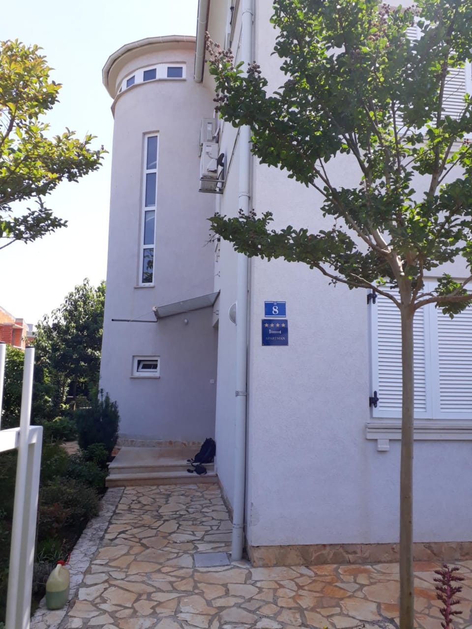 Facade/entrance