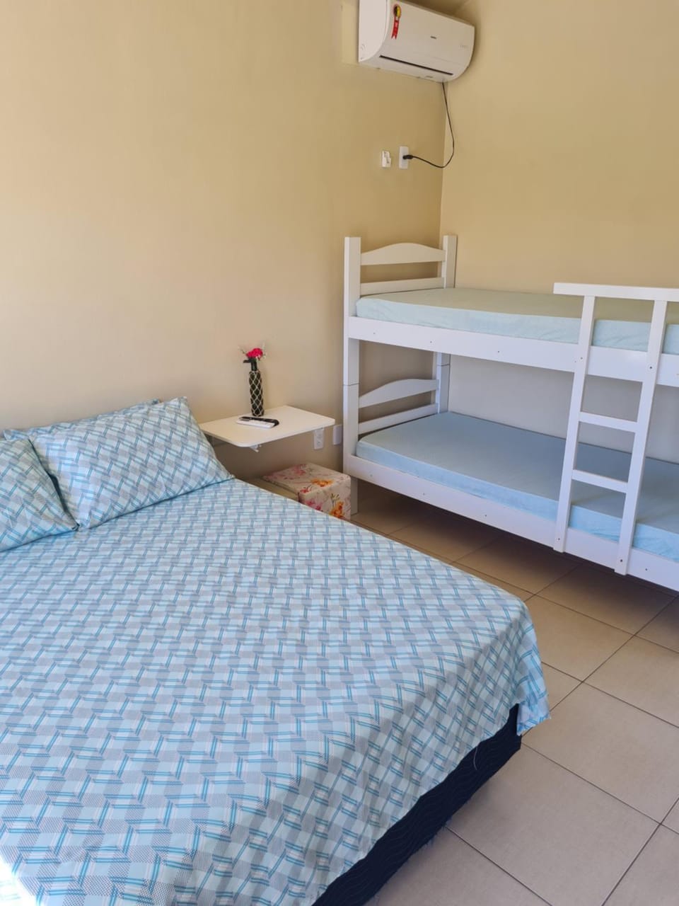 Bed, Photo of the whole room, Bedroom, bunk bed, air conditioner