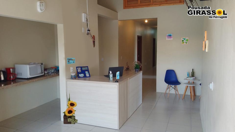 Coffee/tea facilities, Kitchen or kitchenette, Lobby or reception, microwave