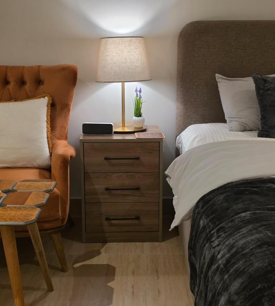 Photo of the whole room, Bedroom