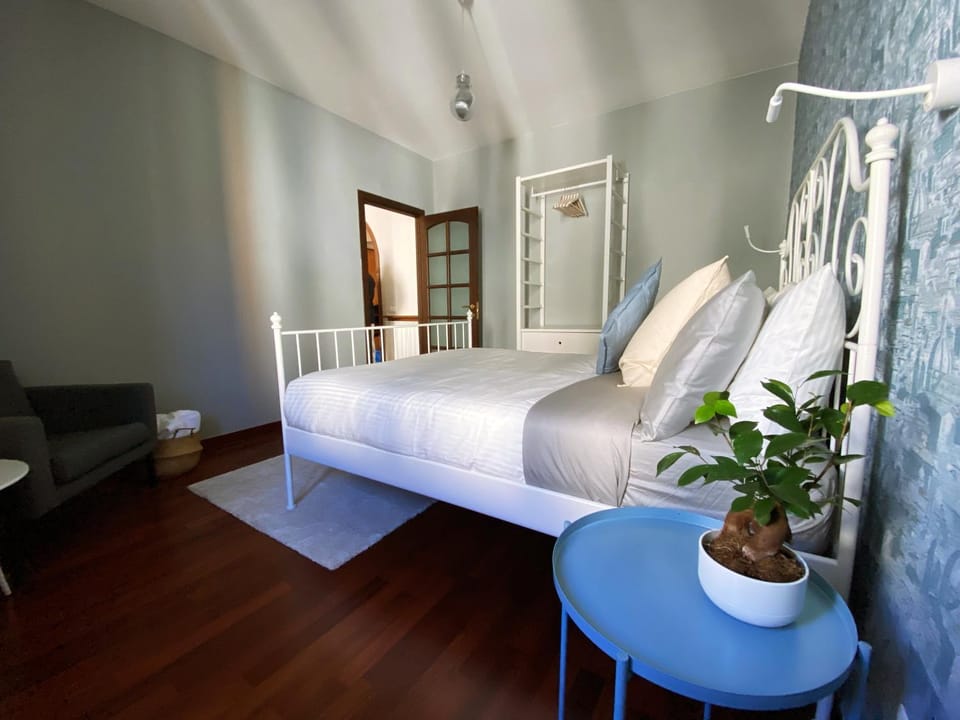 Photo of the whole room, Bedroom, furniture, wardrobe