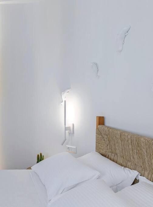 Boho Sapiens Marina - Romantic Cave, Adamas Port Apartment in Milos