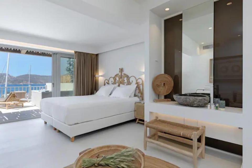 Boho Sapiens Marina - Royal Suite, Adamas Port Apartment in Milos