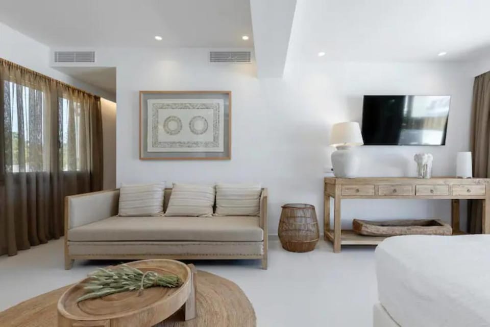 Boho Sapiens Marina - Royal Suite, Adamas Port Apartment in Milos