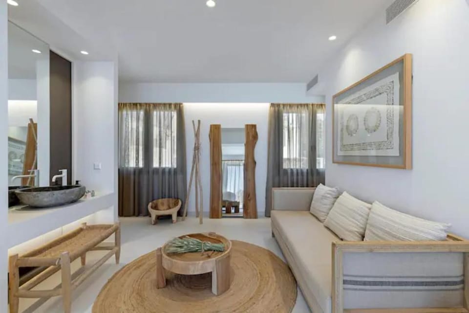 Boho Sapiens Marina - Royal Suite, Adamas Port Apartment in Milos