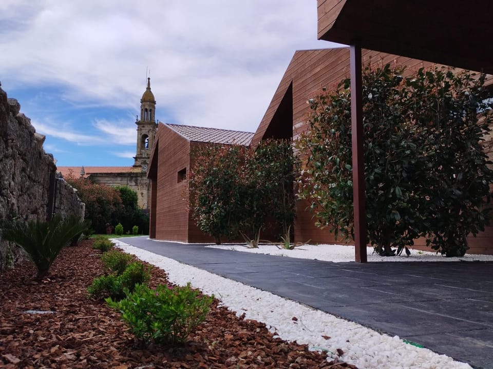 Property building, Spring, Off site