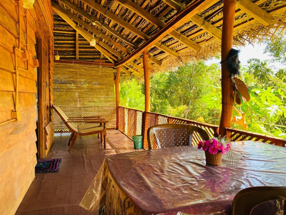 Restaurant/places to eat, Balcony/Terrace