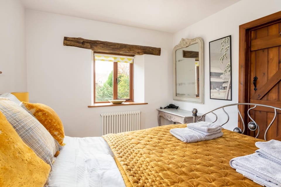 Granary Cottage Luxury Barn Conversion House in Wychavon District