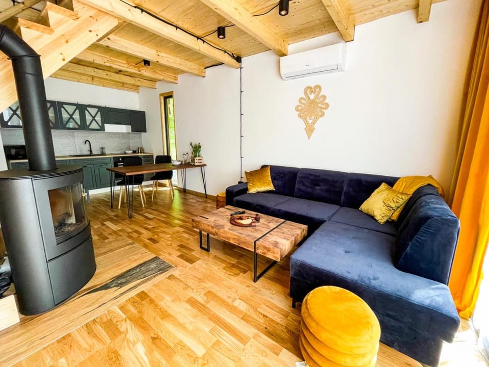 TV and multimedia, Kitchen or kitchenette, Living room, Photo of the whole room, Decorative detail, Seating area, Dining area, flat iron