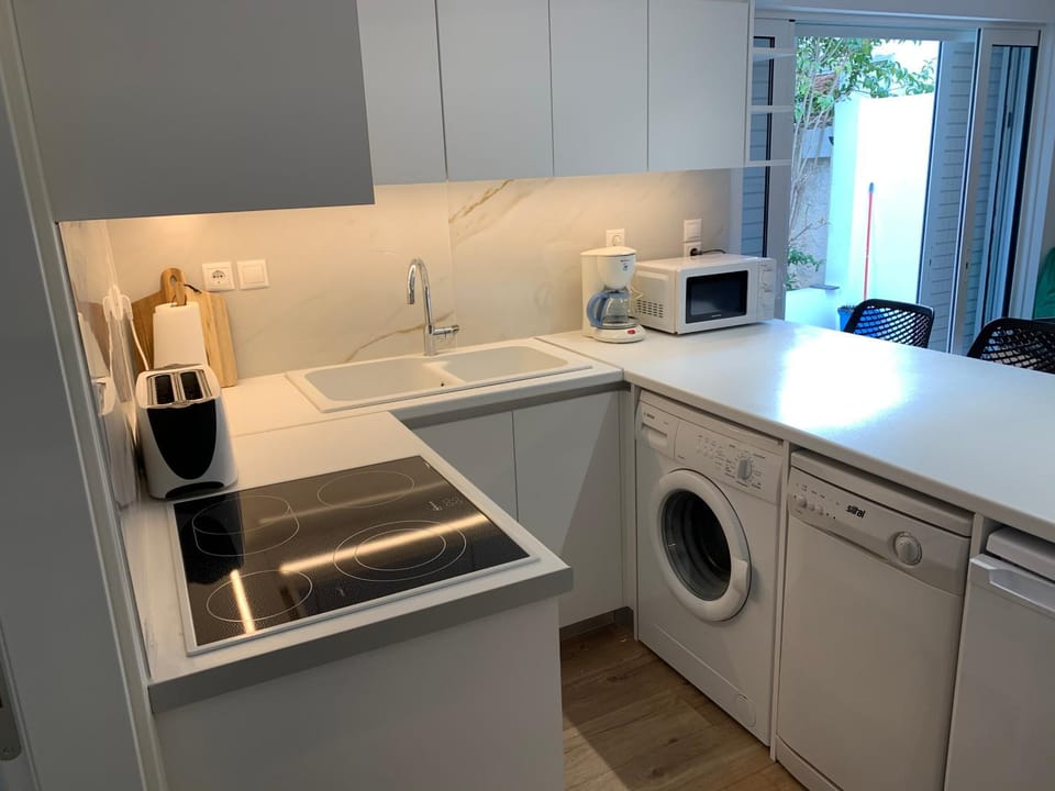 Kitchen or kitchenette, dishwasher, minibar, pet friendly, stove, toaster, washing machine