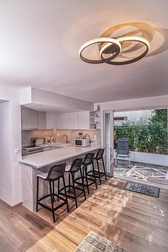 Kitchen or kitchenette, Dining area, minibar, pet friendly
