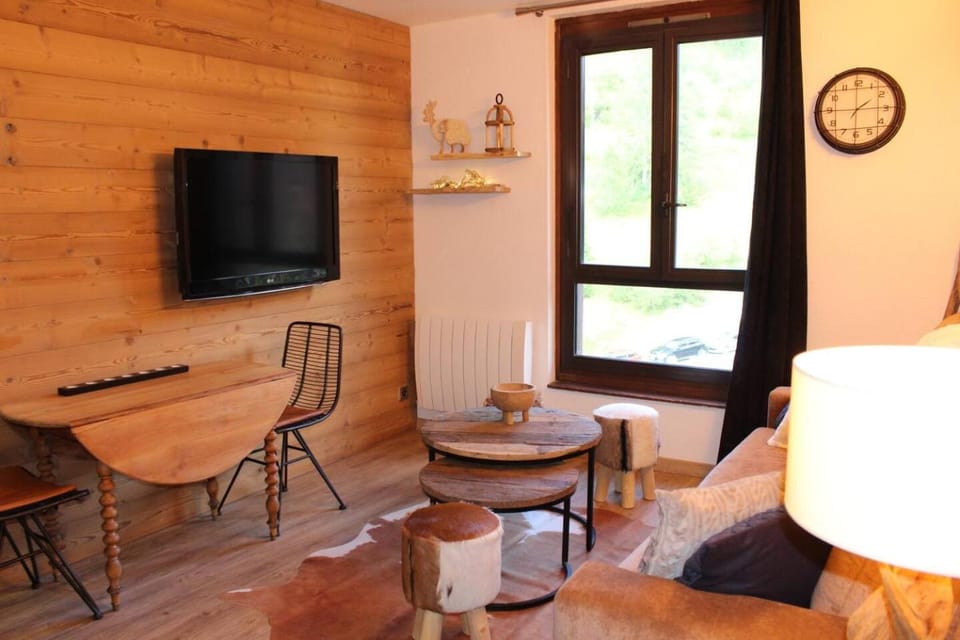TV and multimedia, Living room, Dining area