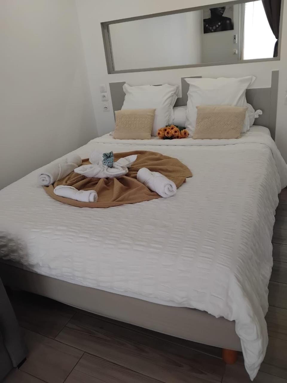 Lady laying Apartment in Le Diamant