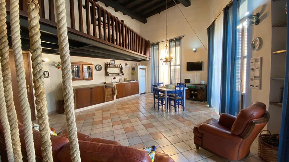 Living room, Seating area, Dining area, kitchen