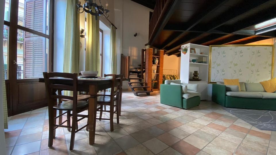 Lounge or bar, Dining area