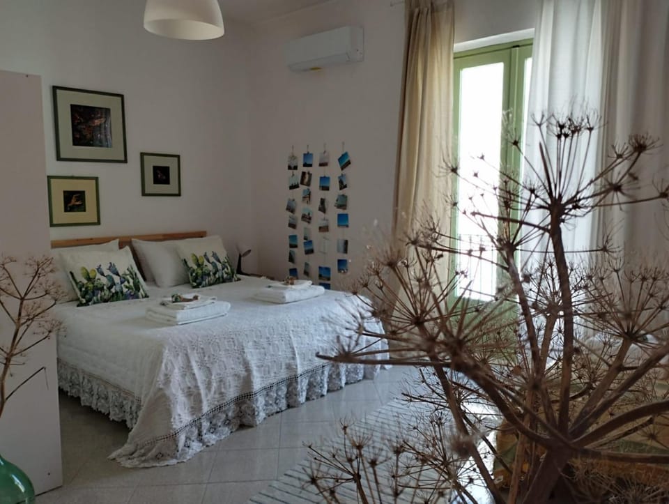 Bed, Photo of the whole room, Bedroom, towels, air conditioner