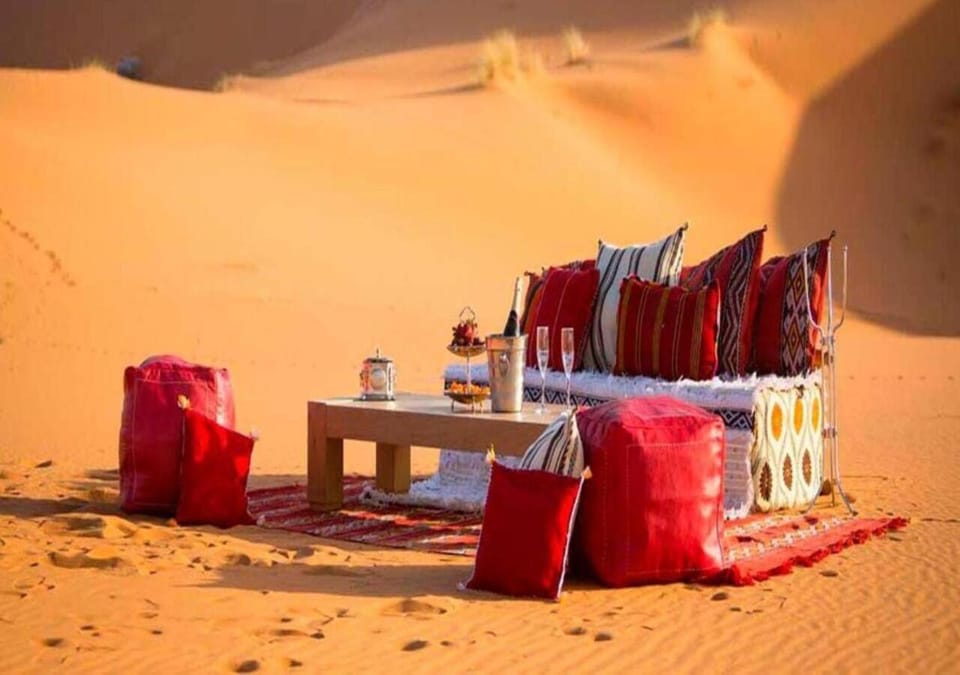 Natural landscape, Food and drinks, Seating area