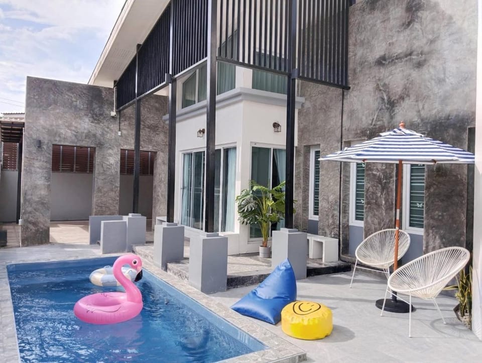 Swimming pool, Swimming pool