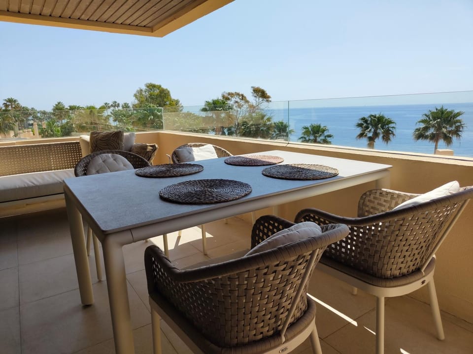 Day, Natural landscape, View (from property/room), Balcony/Terrace, Seating area, Dining area, Sea view