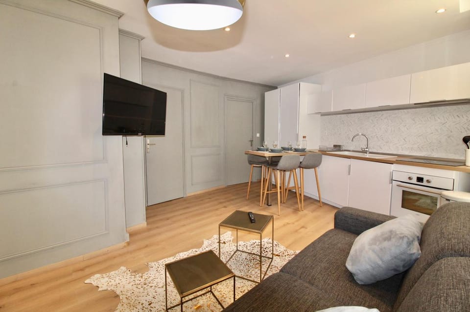 Kitchen or kitchenette, Living room
