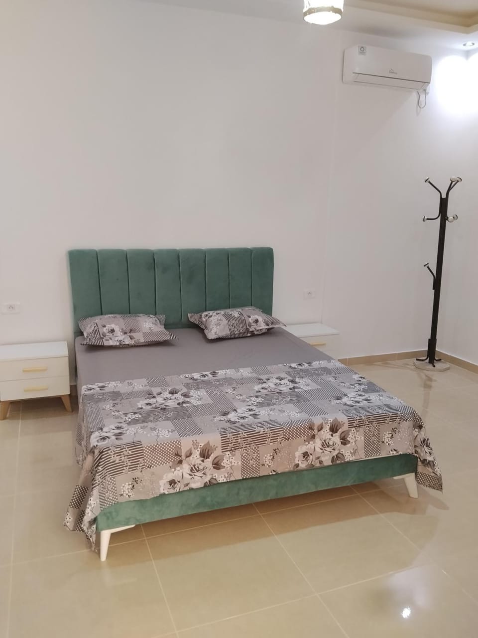 Bed, Bedroom, air conditioner