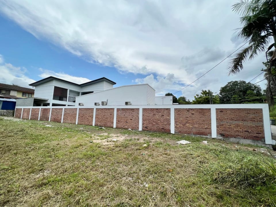 H&H 3 【Karaoke•Private Pool•BBQ•Steamboat•19 Pax】 Villa in Malacca