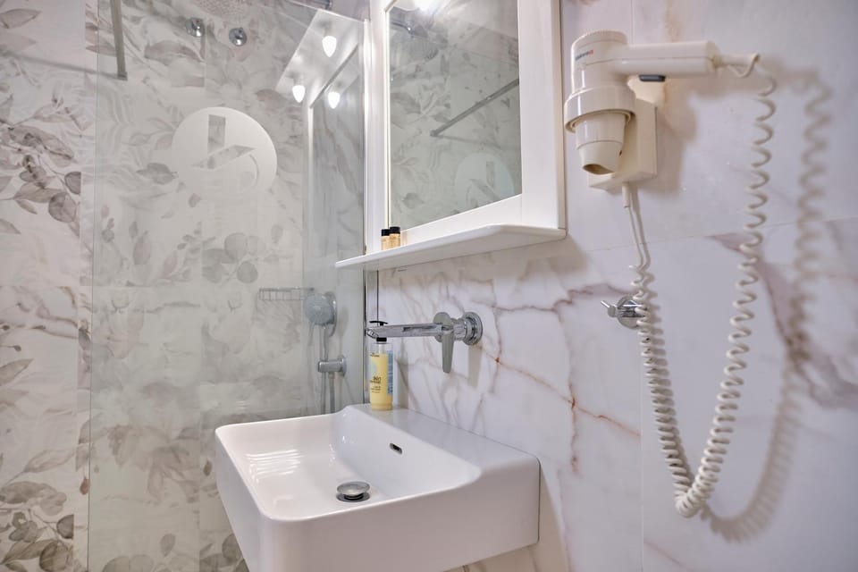 Shower, Bathroom, towels