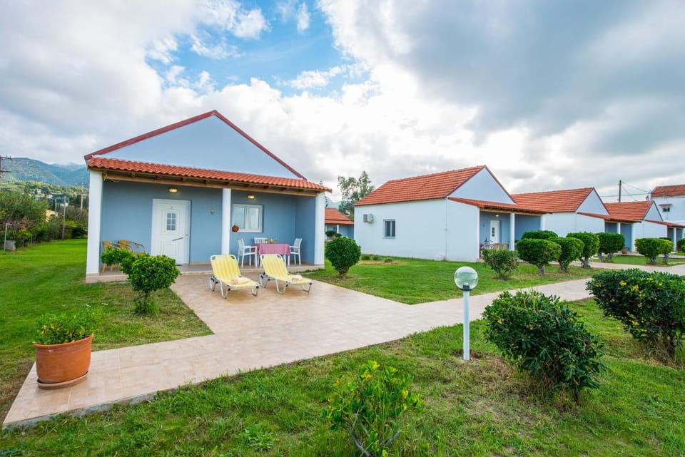 Property building, Facade/entrance, Garden