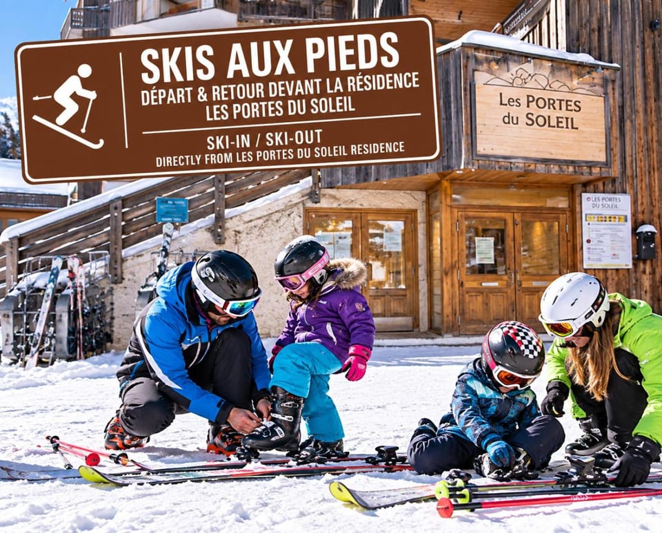 Day, People, Neighbourhood, Winter, Skiing, Logo/Certificate/Sign, Text overlay, Street view, group of guests