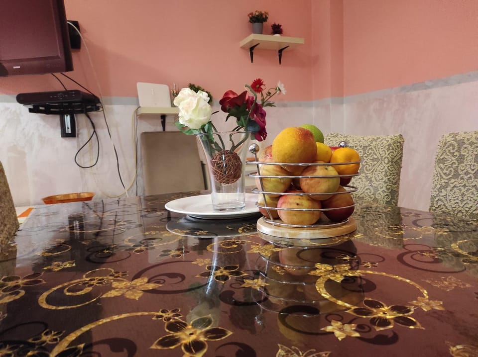 Dining area, Food