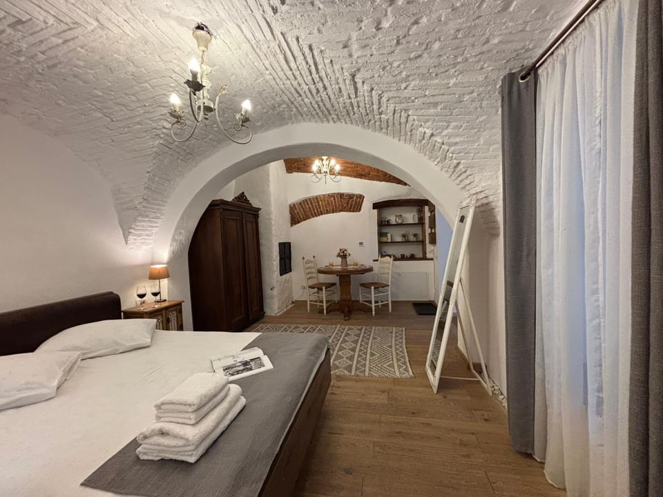 Bed, Living room, Photo of the whole room, Seating area, Bedroom