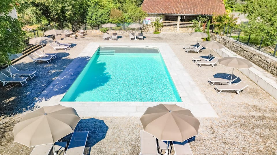 Pool view, Swimming pool, sunbed