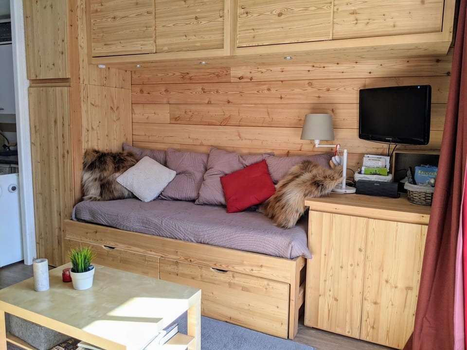 TV and multimedia, Seating area