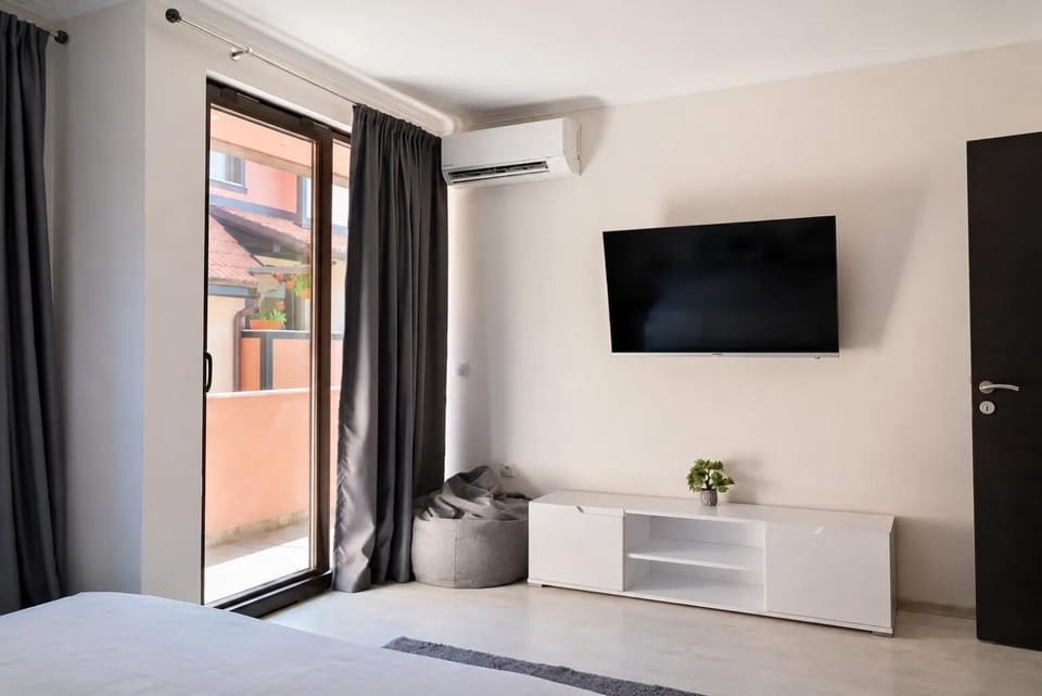 TV and multimedia, Balcony/Terrace, Bedroom, air conditioner