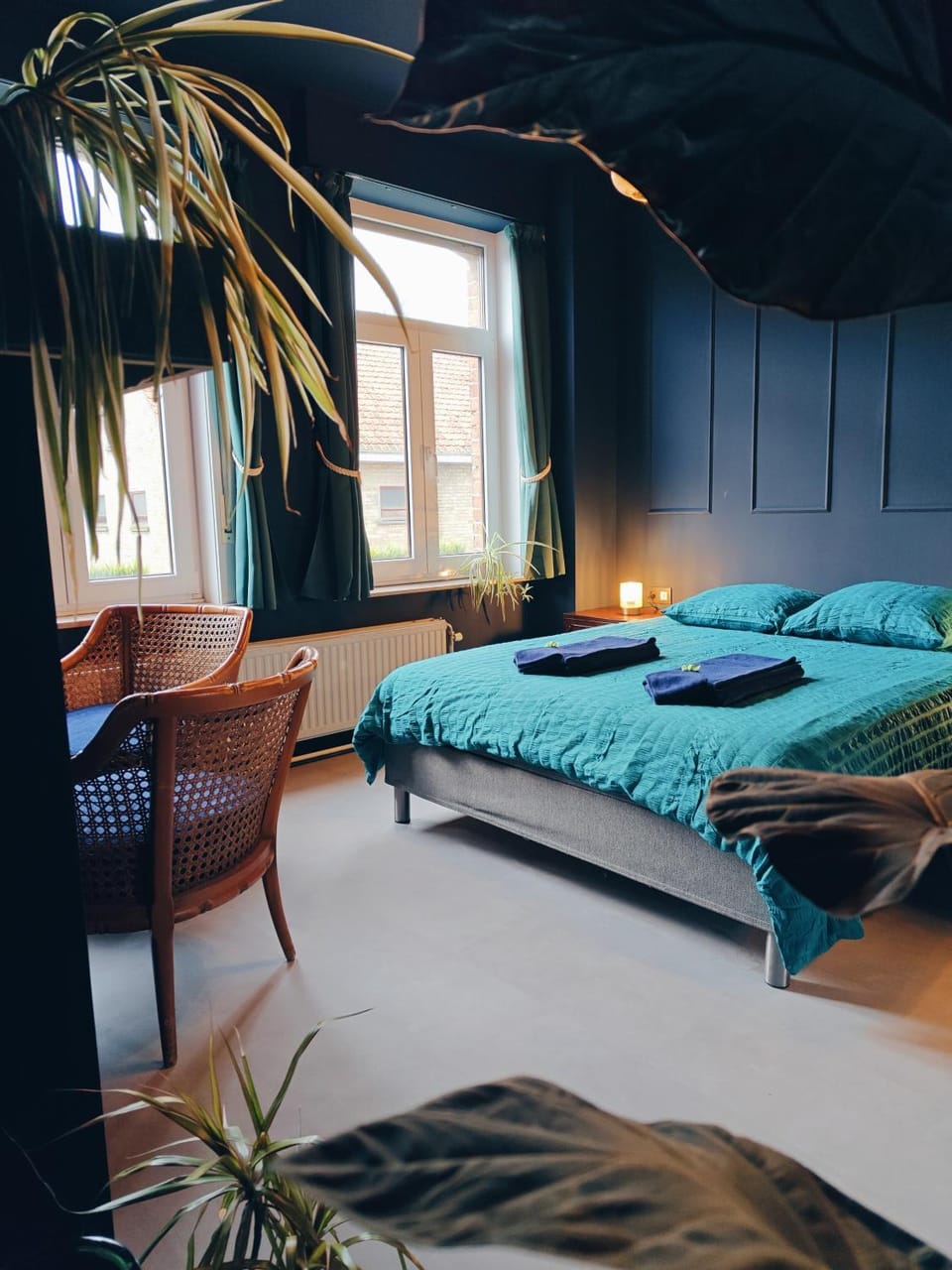 Bed, Photo of the whole room, Seating area, Bedroom