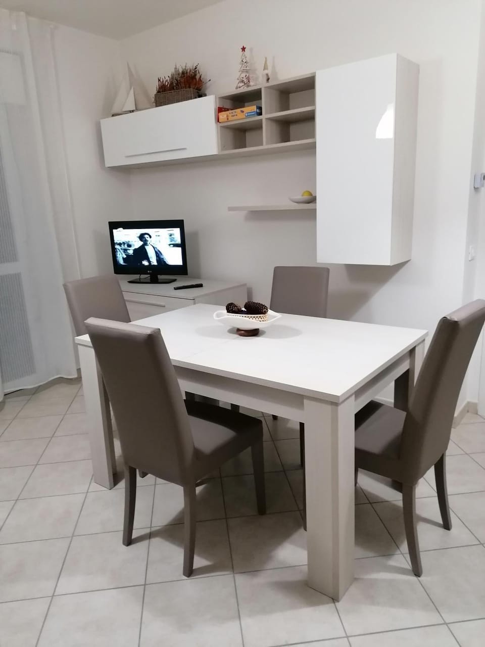 Property building, Restaurant/places to eat, TV and multimedia