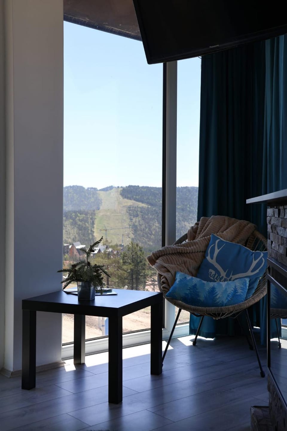 Natural landscape, View (from property/room), Living room, Seating area, Mountain view