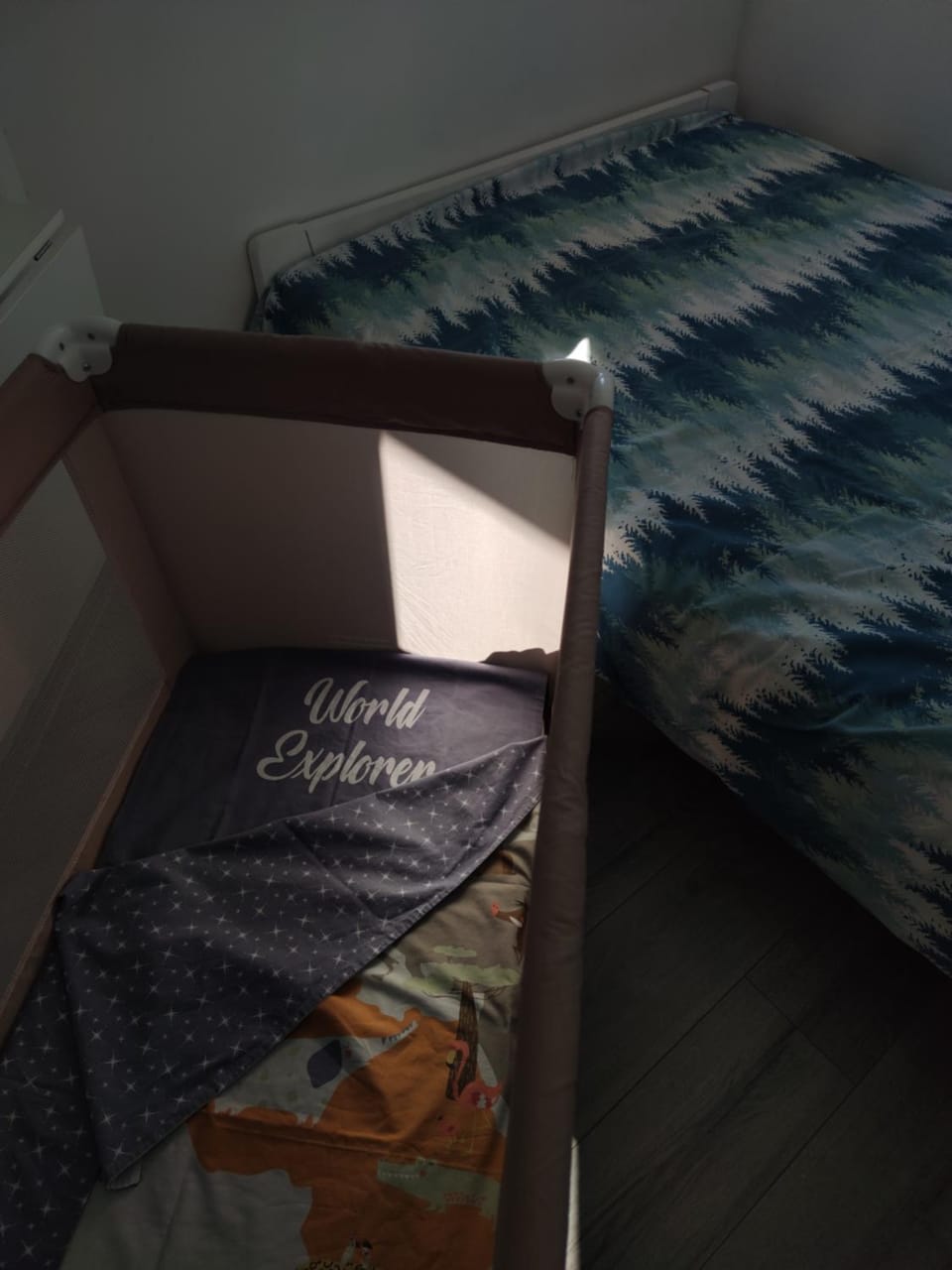 Bedroom, cot
