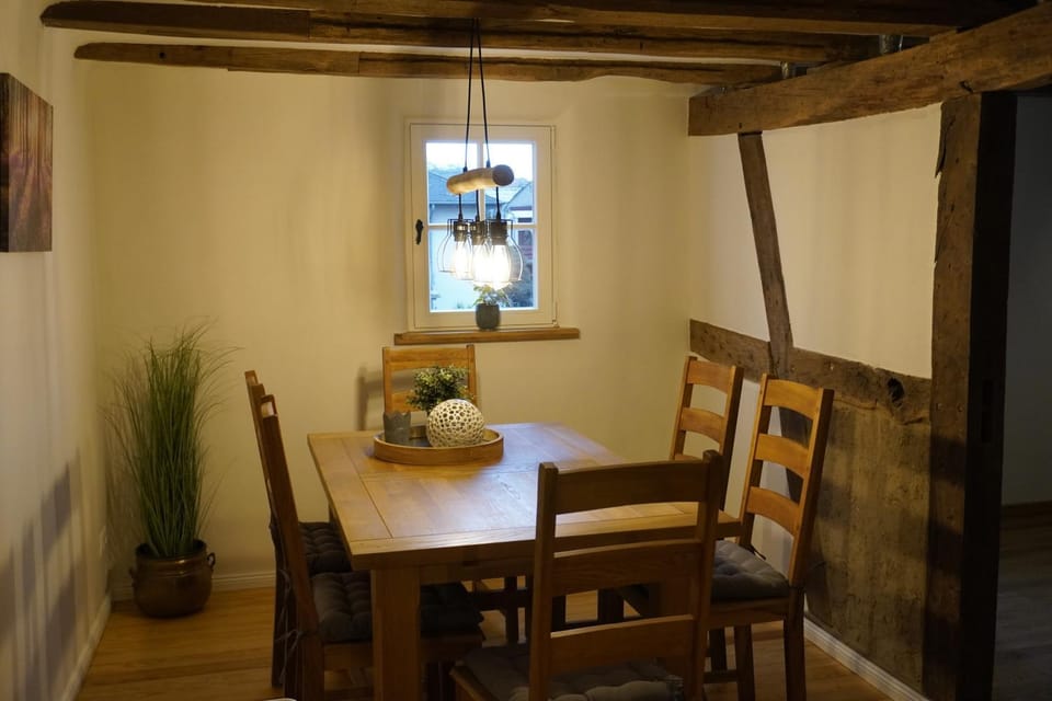 Seating area, Dining area