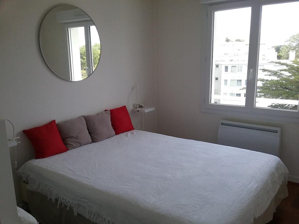 Bed, Photo of the whole room