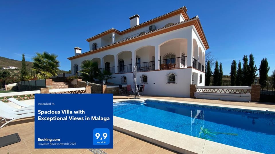 Property building, Day, Pool view, Swimming pool, sunbed