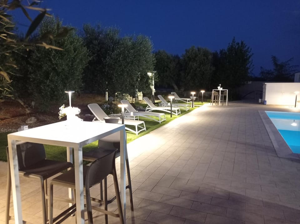 Night, Garden view