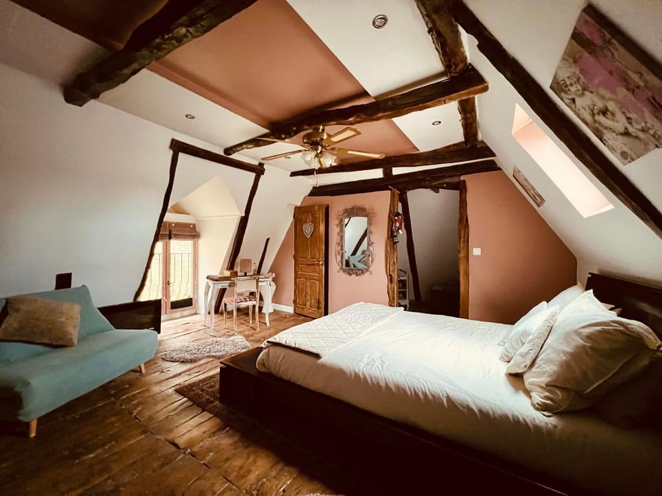 Bed, Photo of the whole room, Bedroom